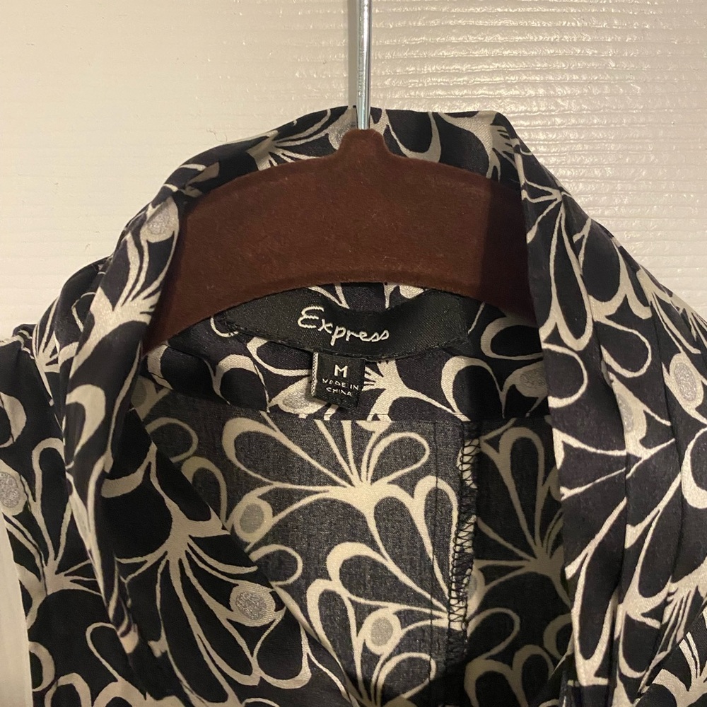 EXPRESS Ruffled Haltered Blouse - Picture 3 of 4